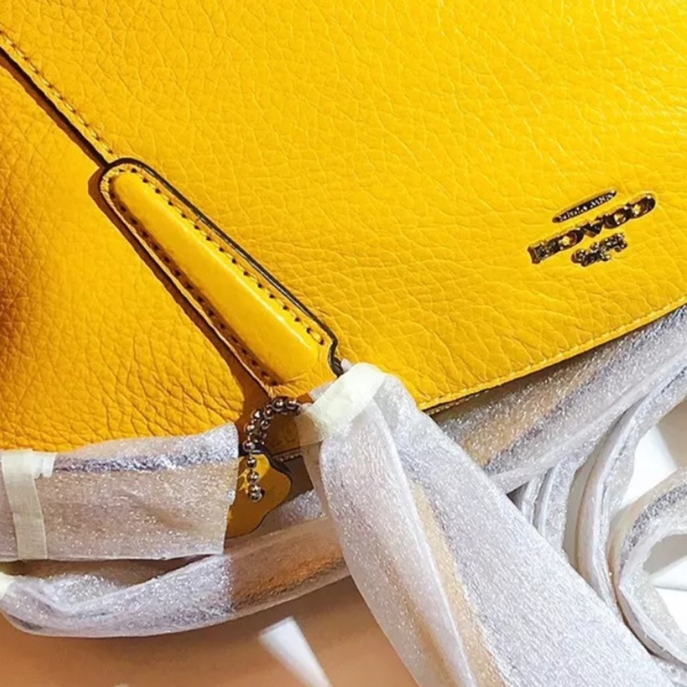 Authentic COACH pebbled leather mini Crossbody - Picture 5 of 8